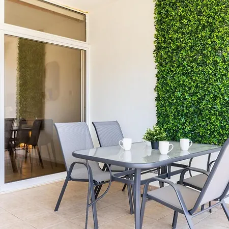 Yellow Canvas - 2-br & Balcony In Daire