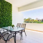 Apartman Yellow Canvas - 2-br & Balcony In Lárnaka