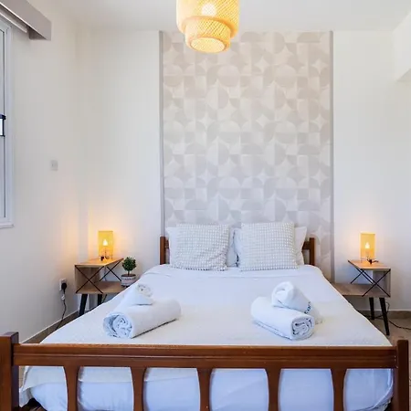 Yellow Canvas - 2-br & Balcony In Appartamento *