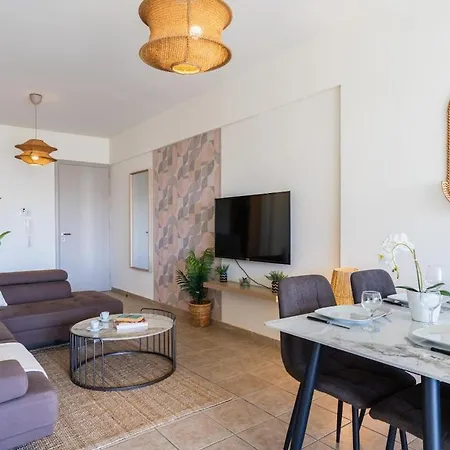 Yellow Canvas - 2-br & Balcony In 公寓 拉纳卡