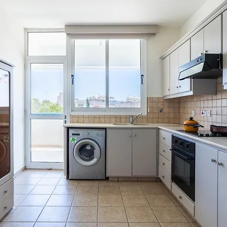 Yellow Canvas - 2-br & Balcony In 公寓 *