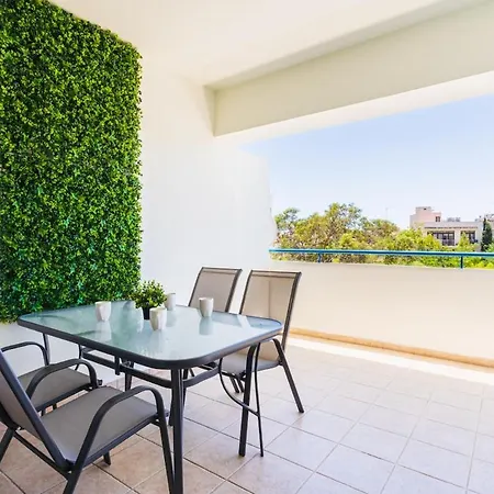 公寓 Yellow Canvas - 2-br & Balcony In 拉纳卡