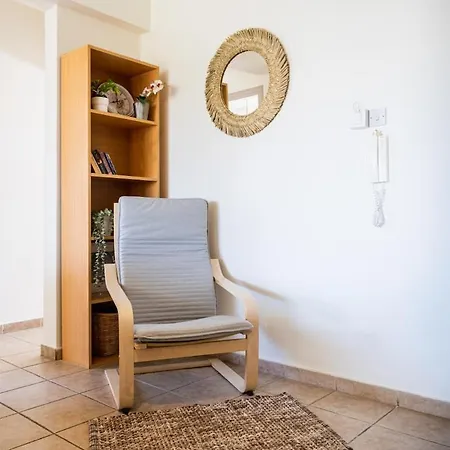 公寓 Yellow Canvas - 2-br & Balcony In *