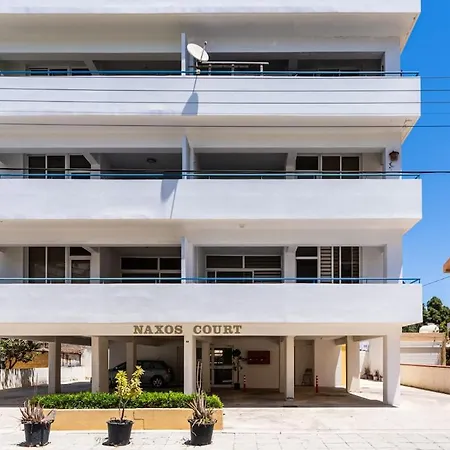 公寓 Yellow Canvas - 2-br & Balcony In