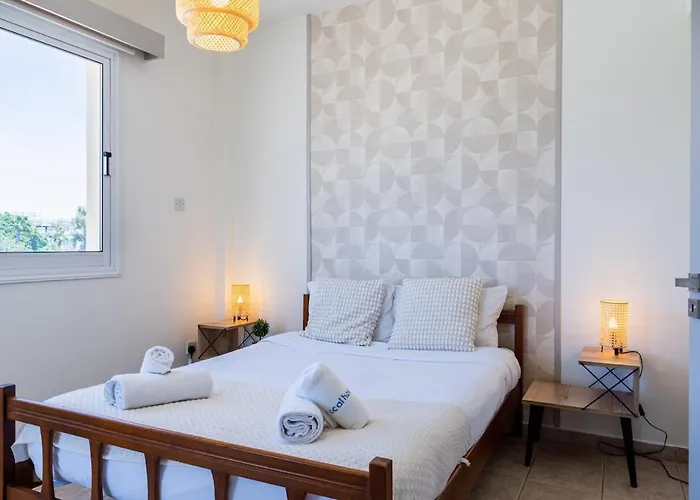 Yellow Canvas - 2-br & Balcony In Apartmán *