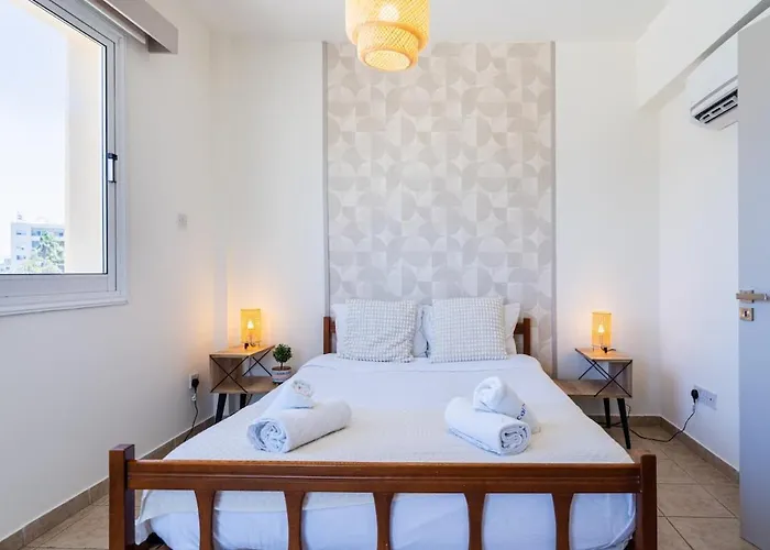 Yellow Canvas - 2-br & Balcony In Apartmán *