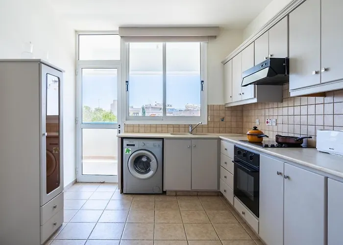 Yellow Canvas - 2-br & Balcony In Apartmán *