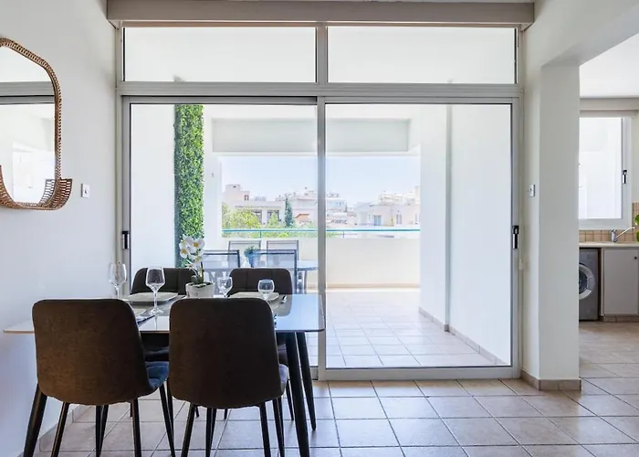 Yellow Canvas - 2-br & Balcony In Apartmán *