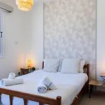 Yellow Canvas - 2-br & Balcony In Apartament *